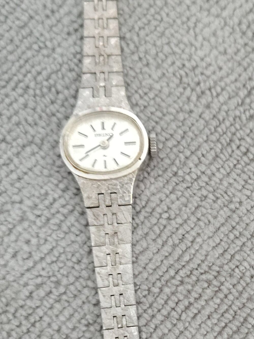 Seiko White Gold Plated  Women's Classic White Dial Quartz Watch